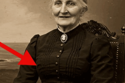 Old Woman in 1903 Portrait Is Smiling — But She Died Two Days Before the Photo Was Taken | HO