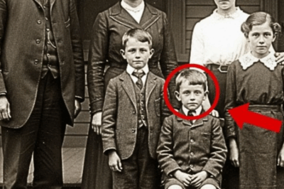 A Happy Family in 1906 — But the Youngest Son Hides Something Shocking | HO!!