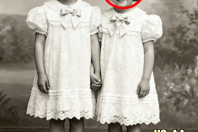 This 1919 Studio Portrait of Two ‘Twins’ Looks Cute Until You Notice The Shoes | HO!!