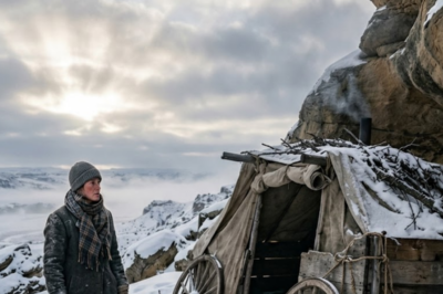 A woman. Alone on the plains. A broken wagon. A blizzard hitting -26°C for 72 hours straight. The rescue party rode out expecting to find a body. Instead, they opened a canvas door — and warm air rushed out to meet them.