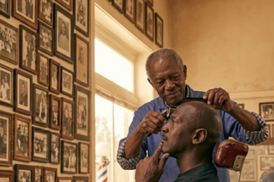 Michael Jordan walked into a tiny barbershop in a town nobody’s heard of. The 80-year-old barber had no clue who he was—no TV, no internet, just warm conversation and steady hands.