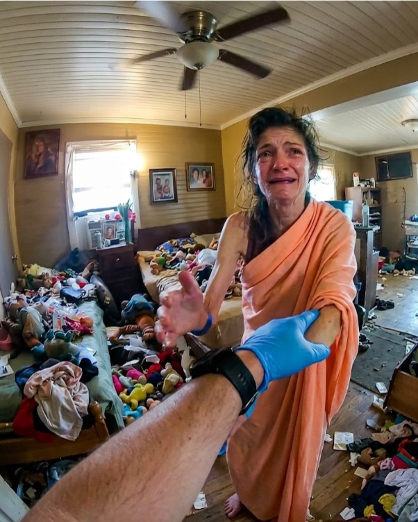 Cops Rescue Dying Woman From Sister's House of Horrors