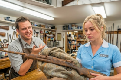 She walked into a gun shop with a rusty old rifle she found in her dad’s attic. The young gunsmith laughed at her. Worthless junk. Then the 68-year-old owner walked in. Took one look. Went silent. Turns out, it wasn’t junk. It was a 41-kill Marine Corps legend.